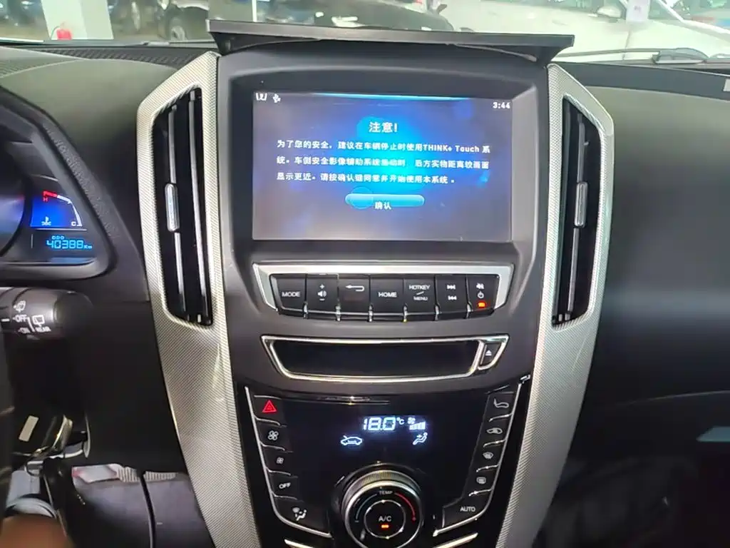 Luxgen You6 SUV 2016 — фото 13
