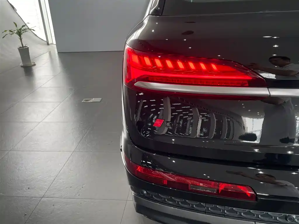 Audi Q7 2025 — фото 9