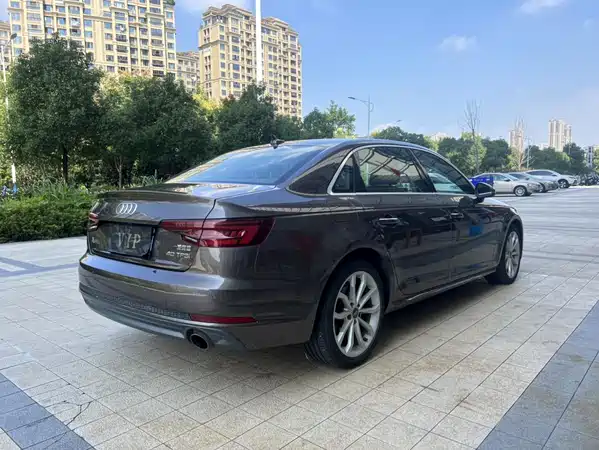 Audi A4L 2018