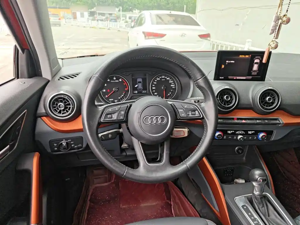 Audi Q2L 2020 — фото 11