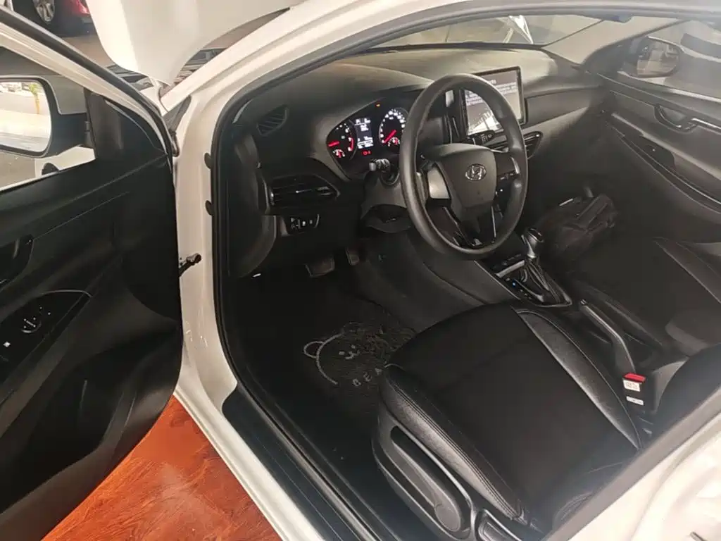 Hyundai Elantra 2019 — фото 16