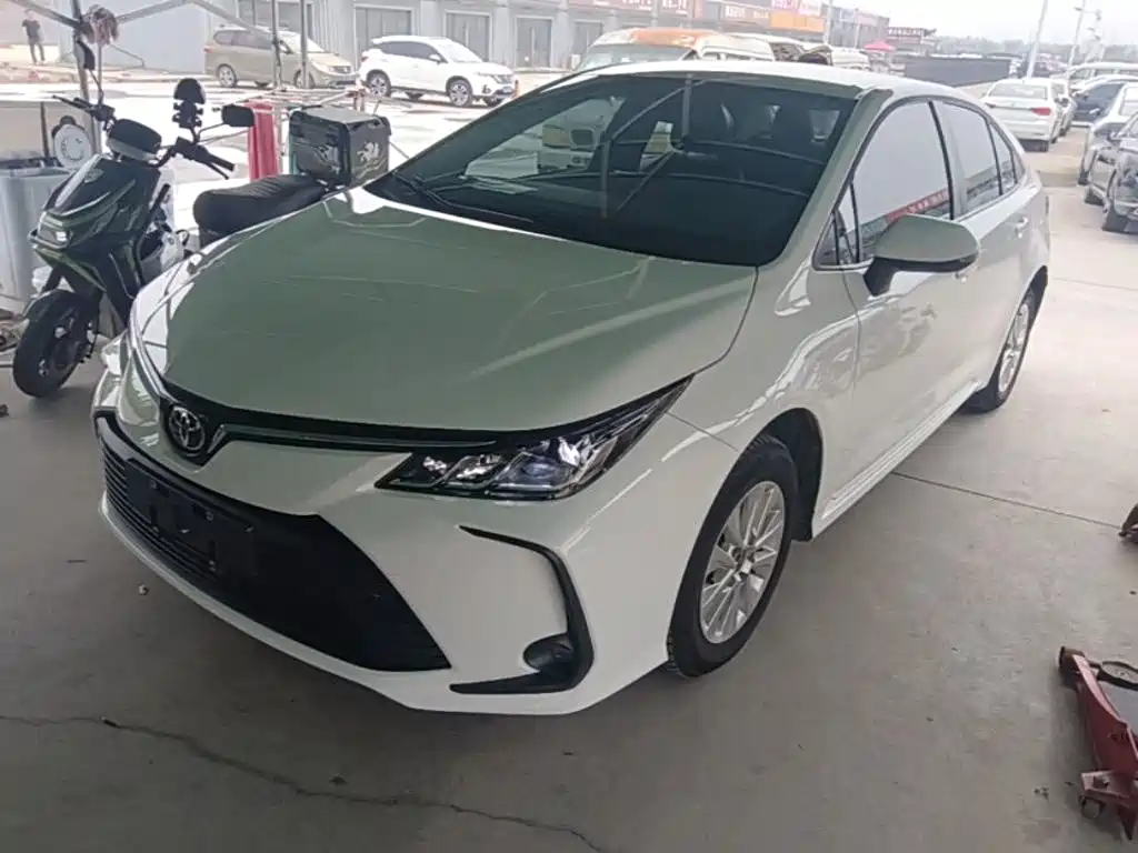 Toyota Corolla 2023 — фото 2