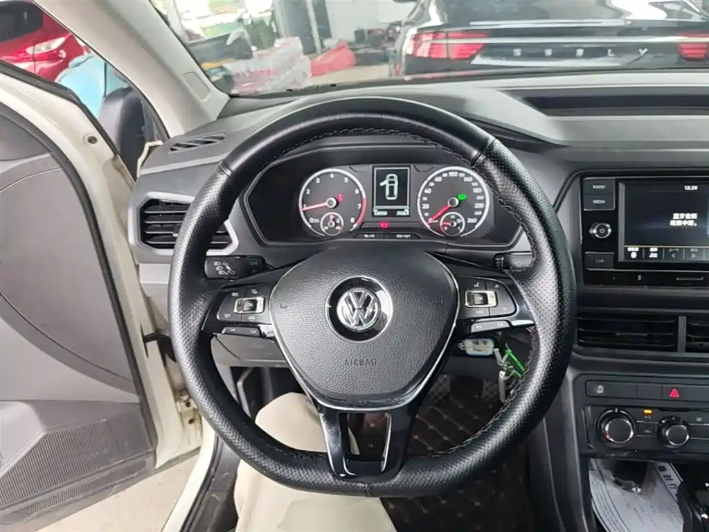 Volkswagen T-Cross 2020 — фото 11