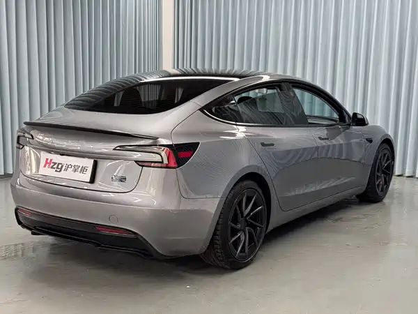 Tesla Model 3 2025