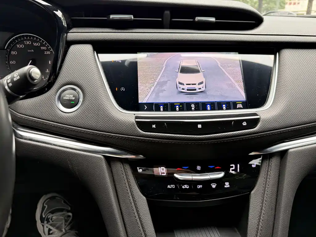 Cadillac XT5 2021 — фото 12