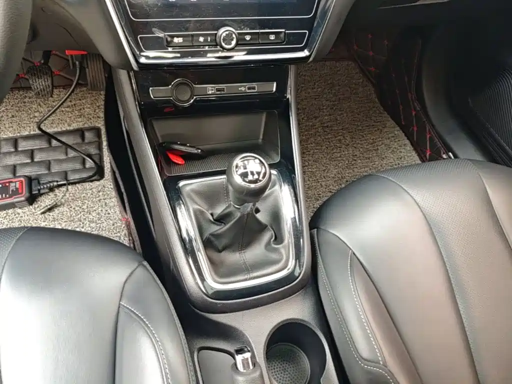 Roewe i5 2018 — фото 14