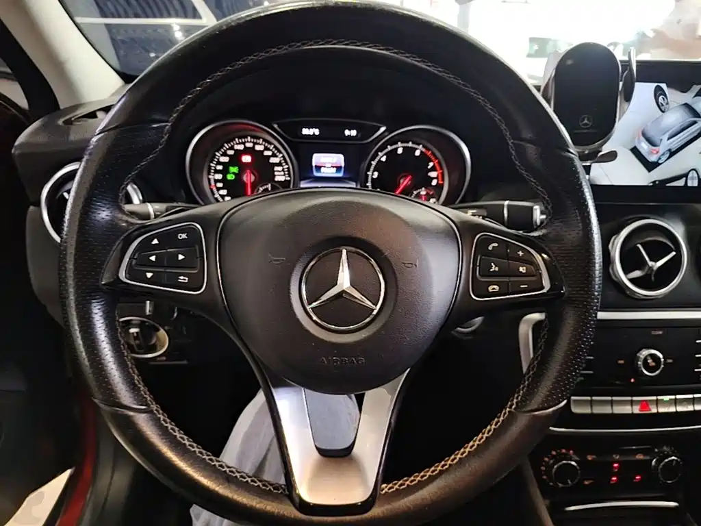 Mercedes-Benz GLA 2018 — фото 11