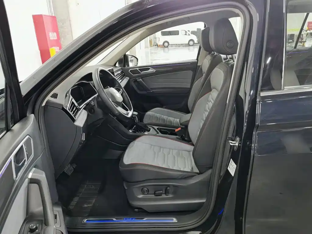 Volkswagen Tiguan L Plug-In Hybrid 2023 — фото 10