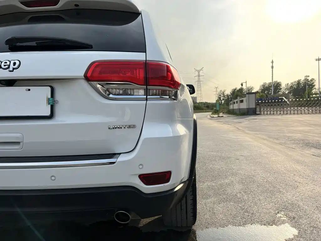 Jeep Grand Cherokee 2017 — фото 21