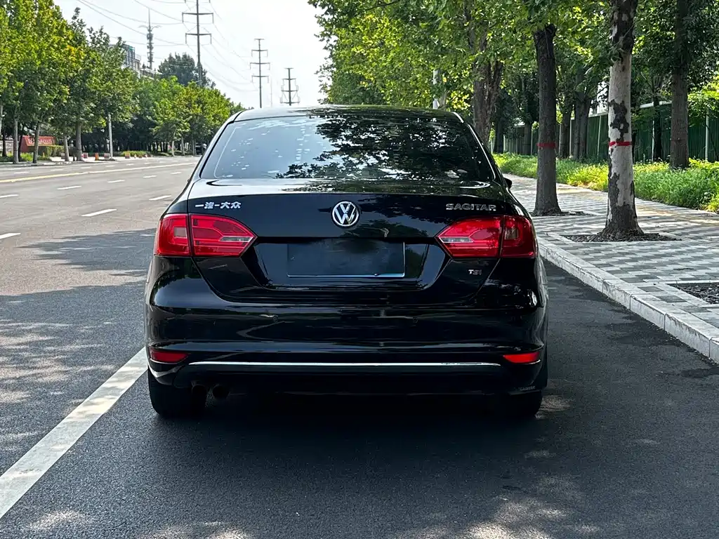 Volkswagen Sagitar 2015