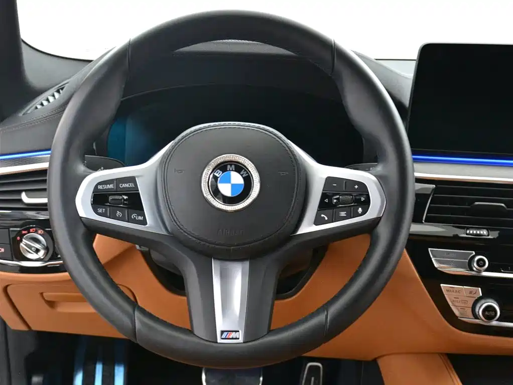 BMW 5 Series 2023 — фото 10