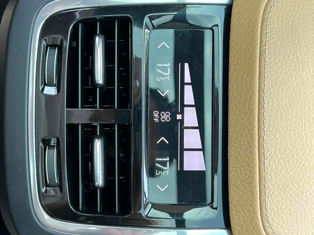 Volvo XC90 2016 — фото 13
