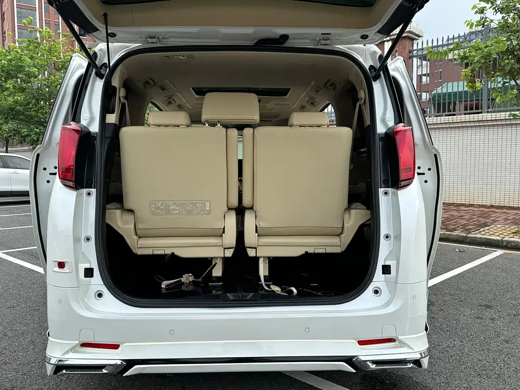 Toyota Alphard 2021 — фото 20