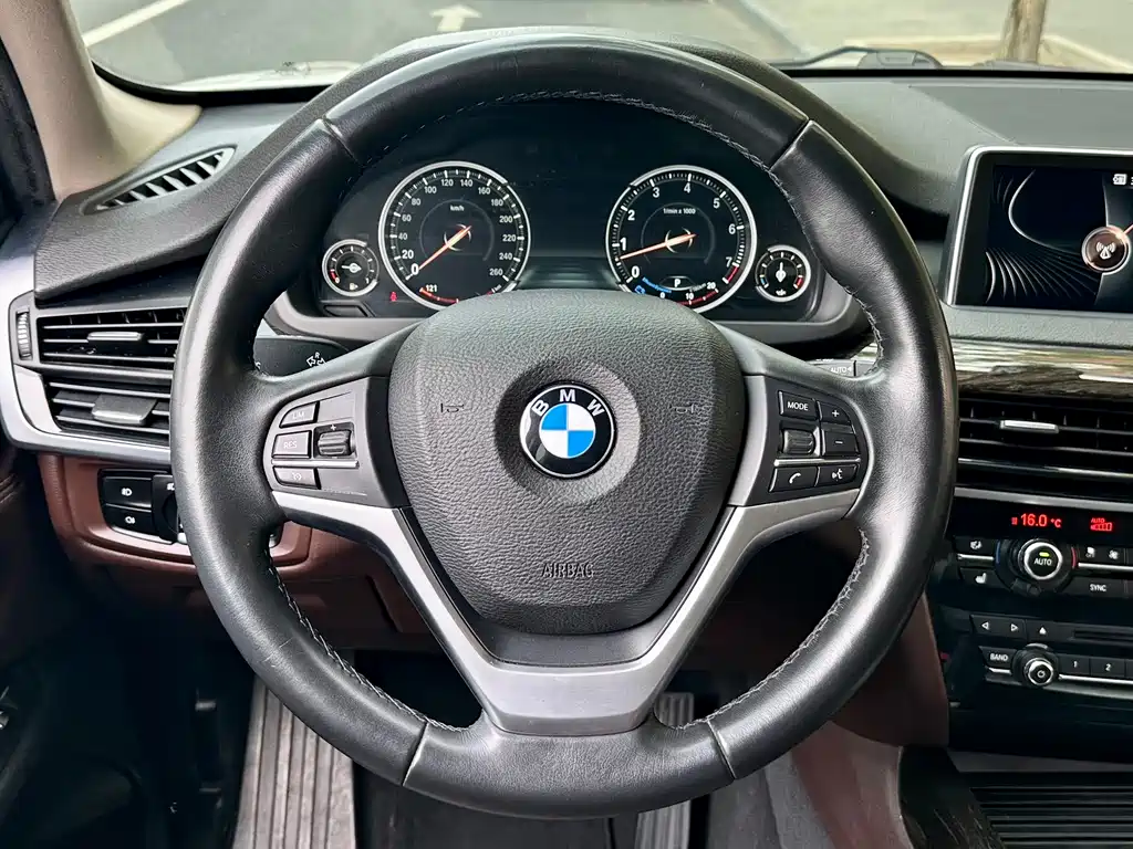 BMW X5 2016 — фото 9