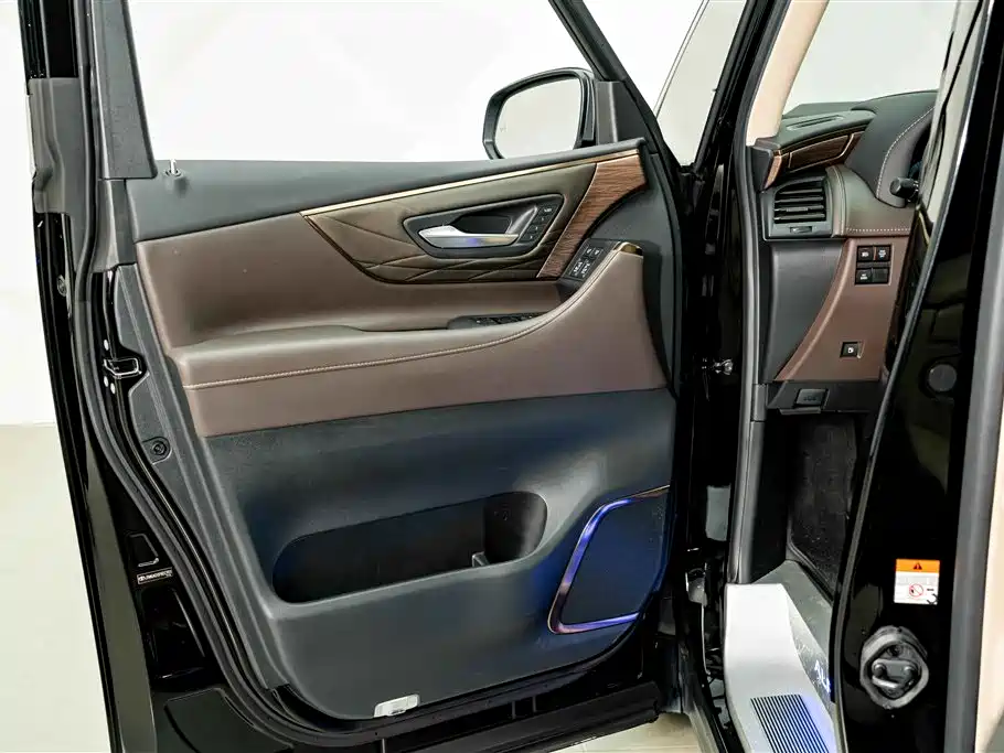 Toyota Alphard 2024 — фото 18