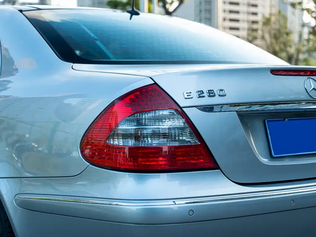 Mercedes-Benz E-Class 2007 — фото 17