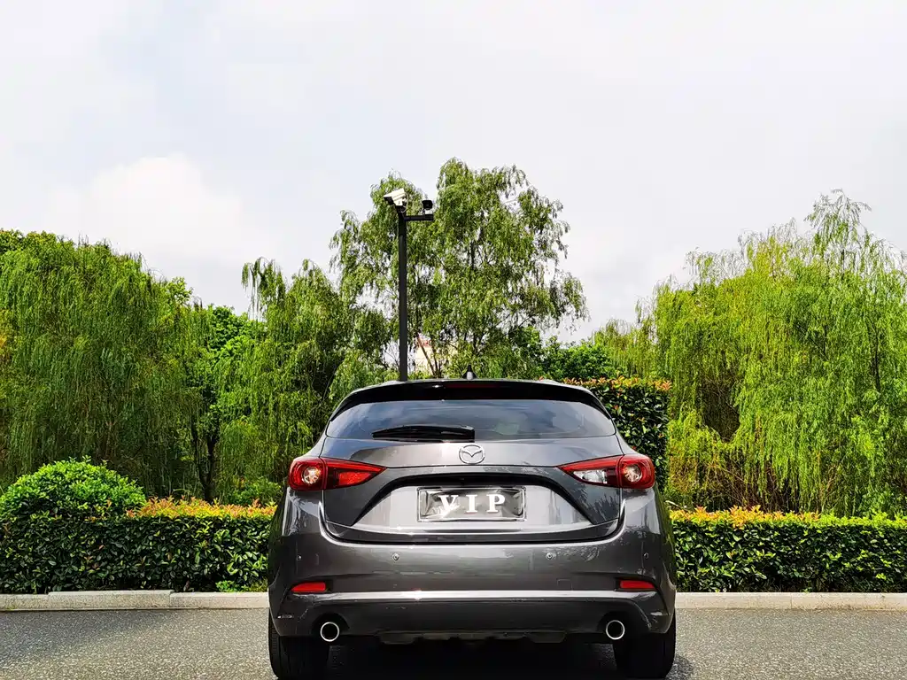 Mazda 3 Axela 2019 — фото 4