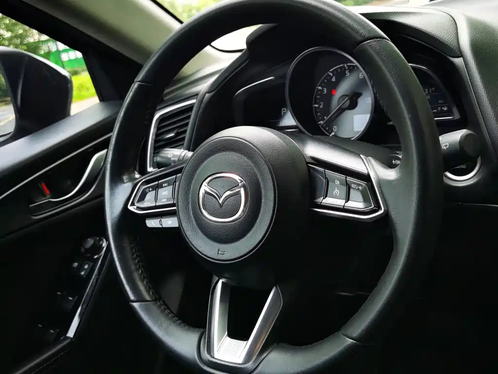 Mazda 3 Axela 2019 — фото 12