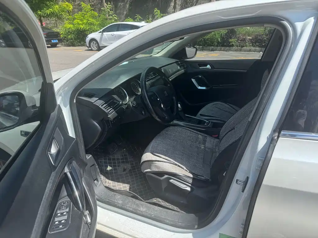 Peugeot 408 2016
