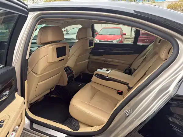 BMW 7 Series 2011