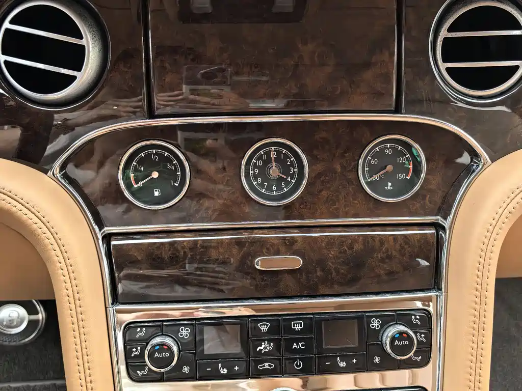 Bentley Mulsanne 2015 — фото 29