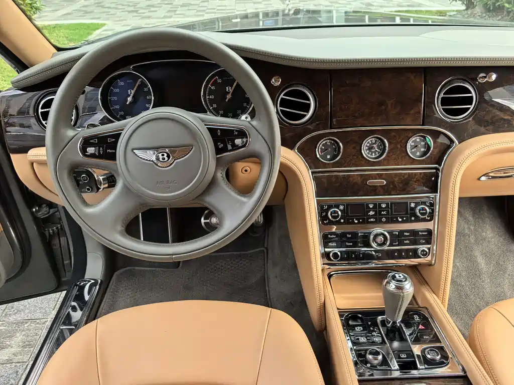 Bentley Mulsanne 2015 — фото 43