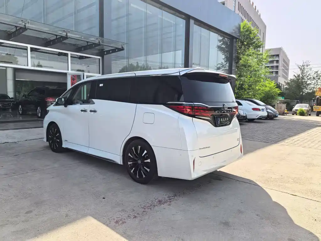 Toyota Alphard 2025 — фото 7