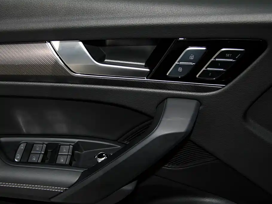 Audi Q5L 2025 — фото 24
