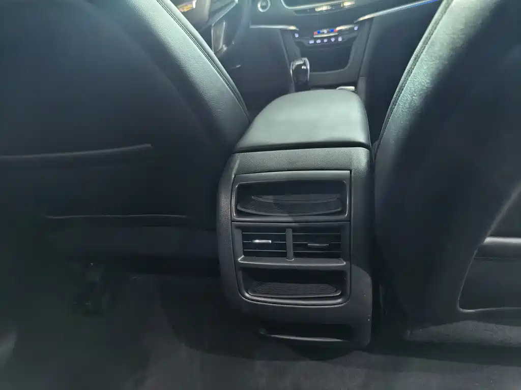 Cadillac XT5 2022 — фото 10