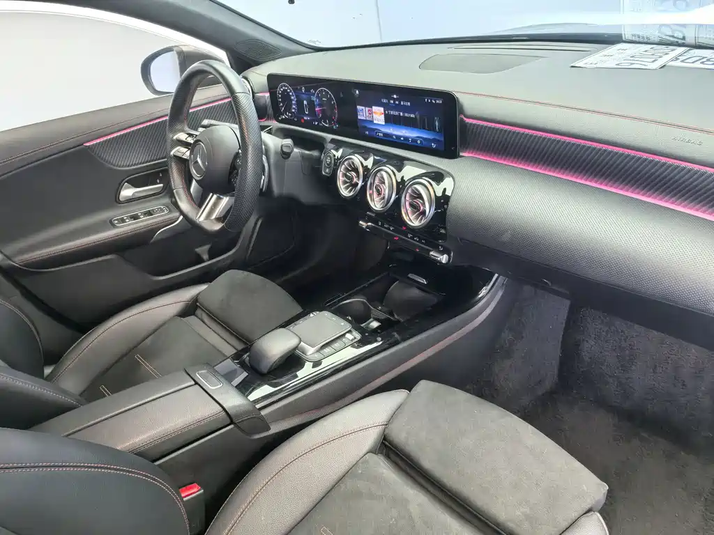 Mercedes-Benz A-Class 2024 — фото 13