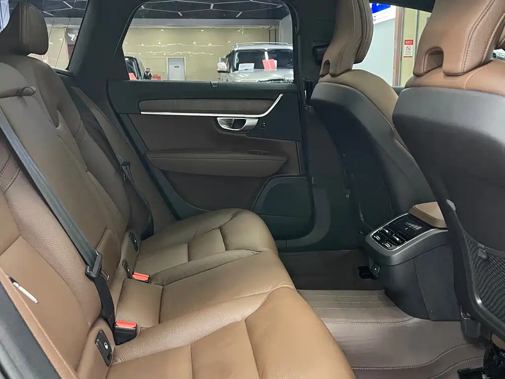Volvo V90 2025 — фото 10