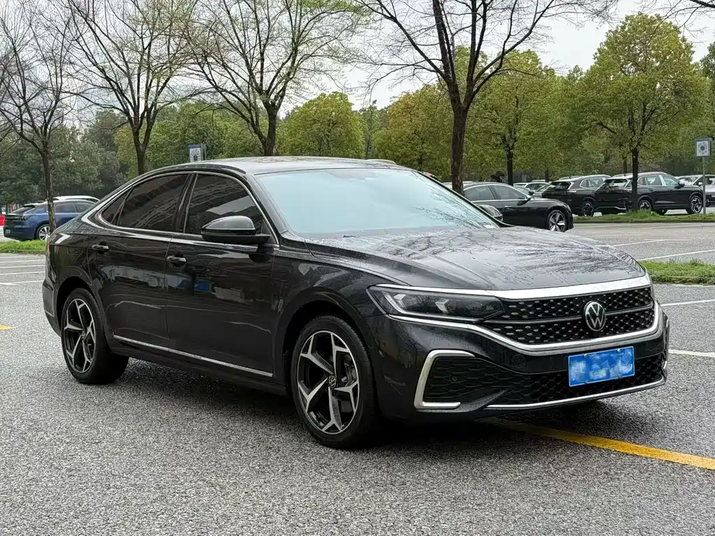 Volkswagen Passat 2024