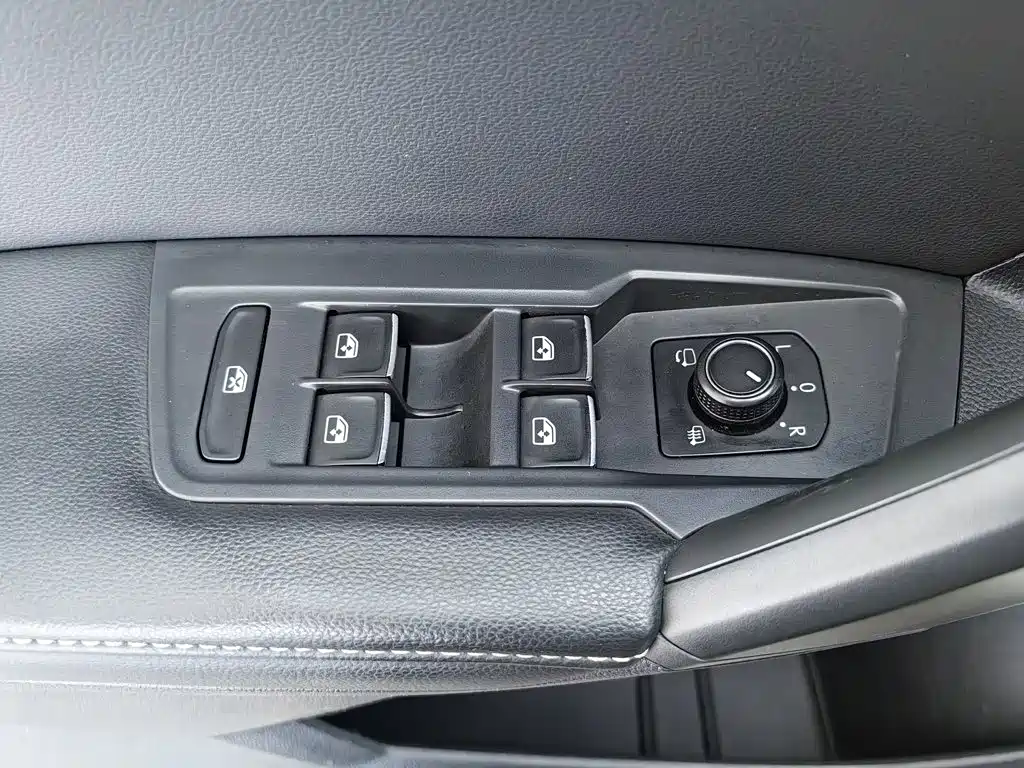 Volkswagen Tiguan L Plug-In Hybrid 2020 — фото 9