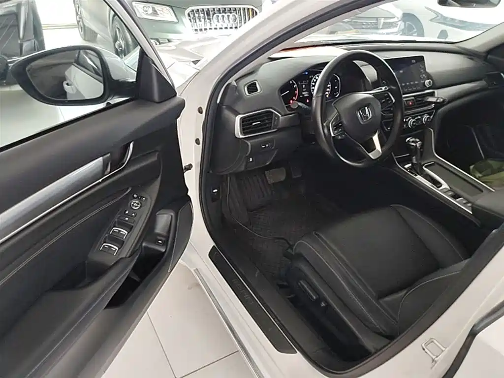 Honda Inspire 2021 — фото 16