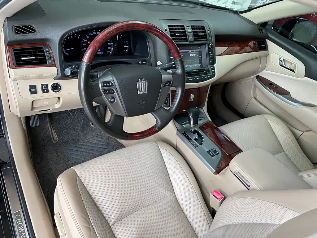 Toyota Crown 2015 — фото 7