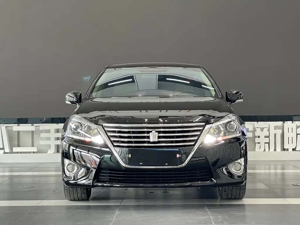 Toyota Crown 2015 — фото 2