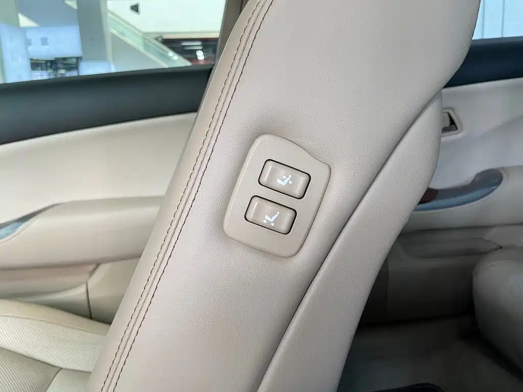 Toyota Crown 2015 — фото 18