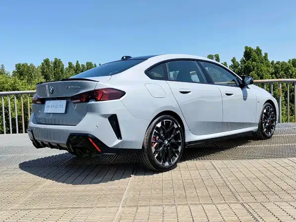 BMW M235L 2025