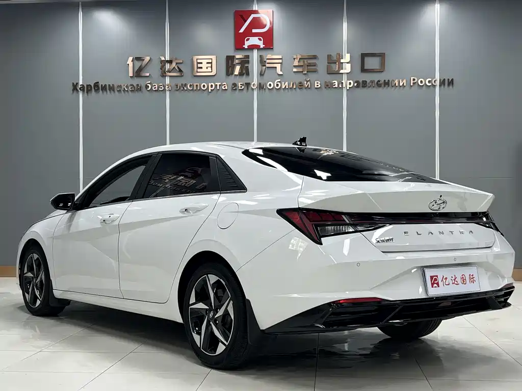 Hyundai Elantra 2022 — фото 4