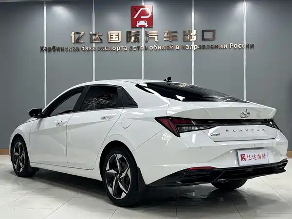 Hyundai Elantra 2022