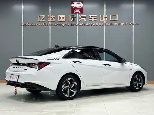 Hyundai Elantra 2022
