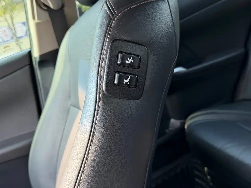 Toyota Camry 2017 — фото 12