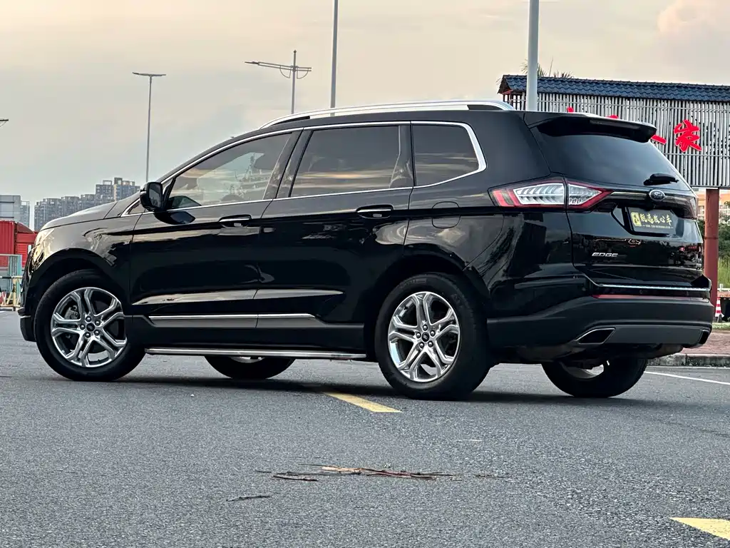 Ford Edge 2017 — фото 6