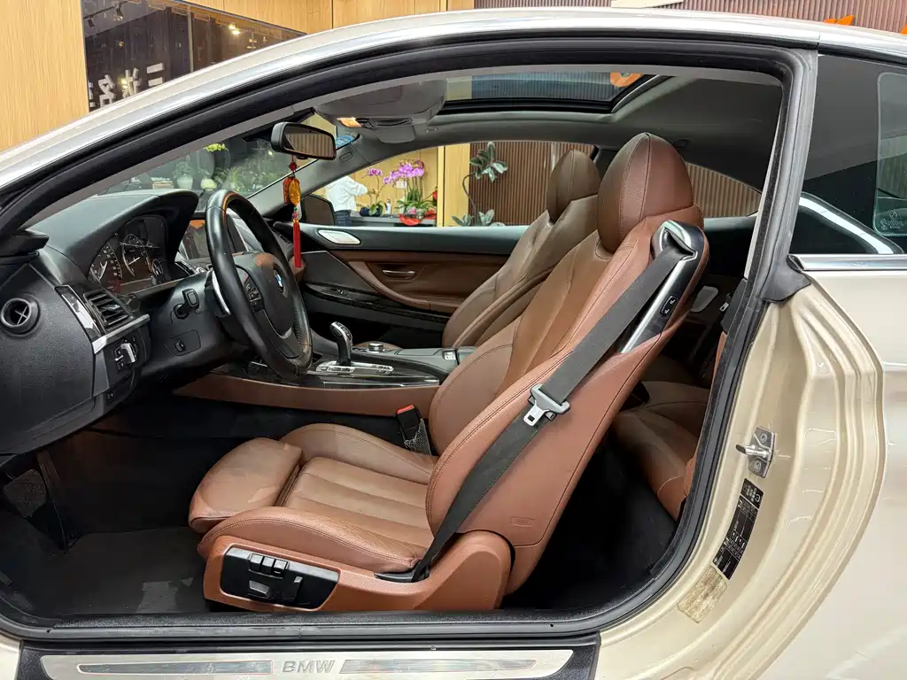 BMW 6 Series 2012 — фото 11