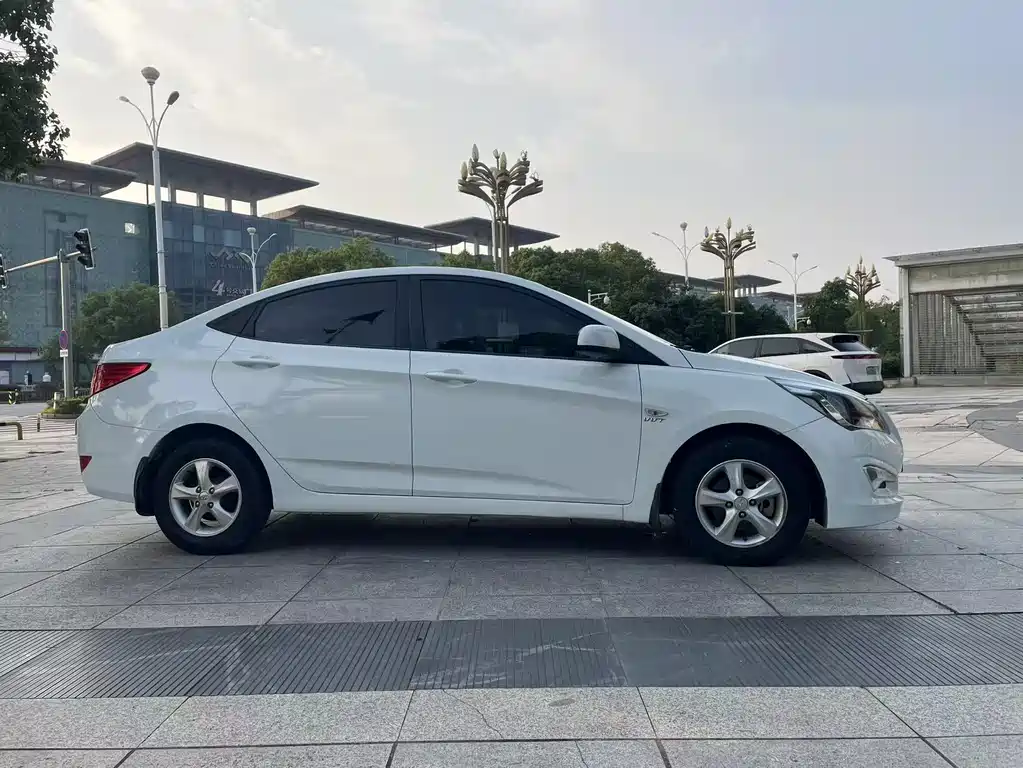 Hyundai Verna 2015 — фото 4
