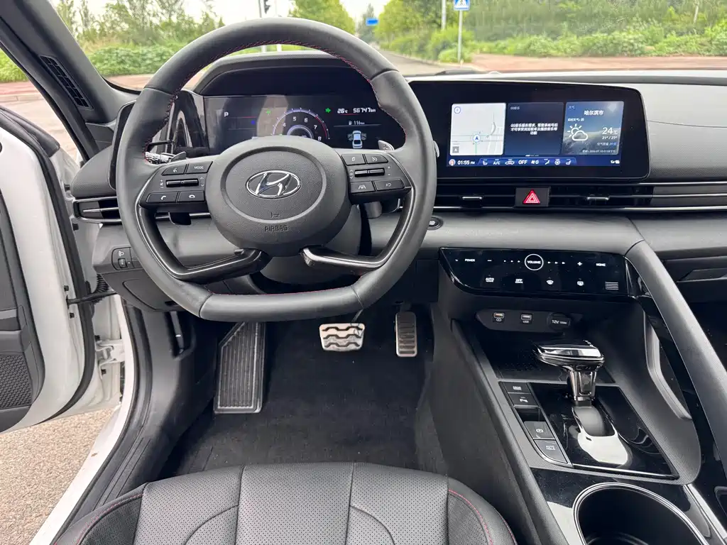 Hyundai Elantra 2023 — фото 11