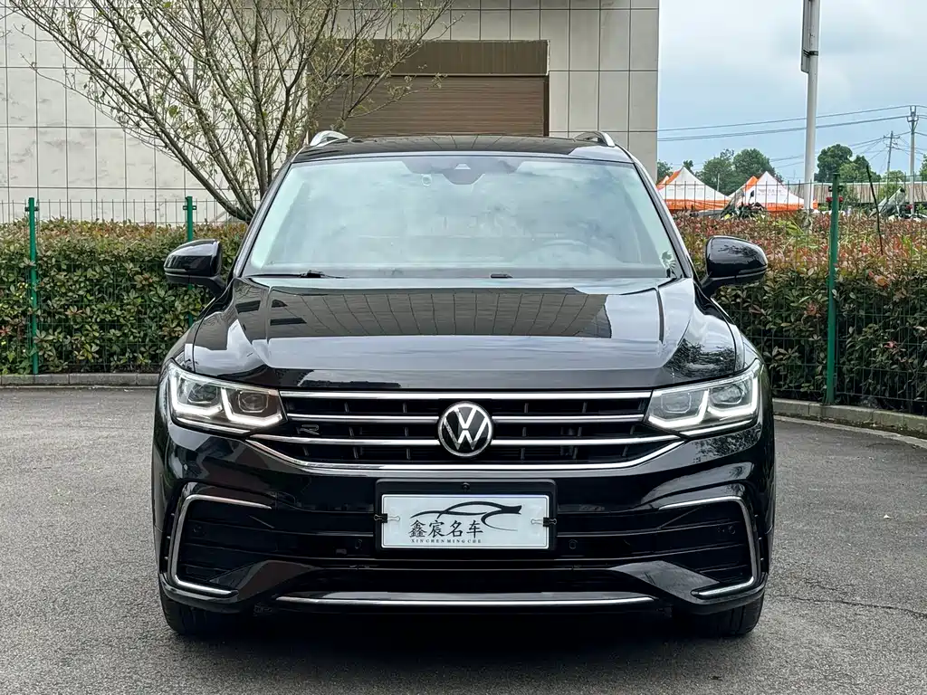 Volkswagen Tiguan L 2021 — фото 1