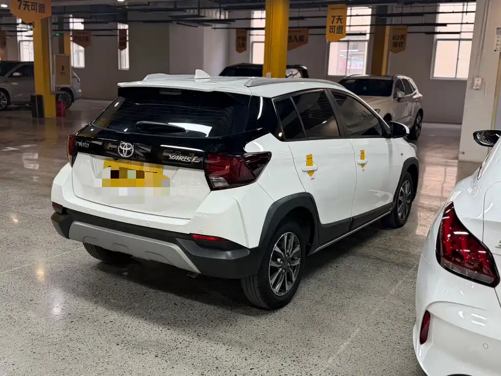 Toyota Yaris L 2022