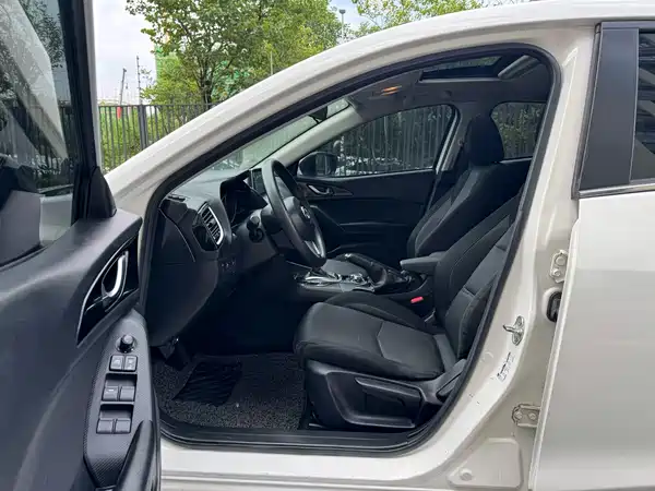 Mazda 3 Axela 2015
