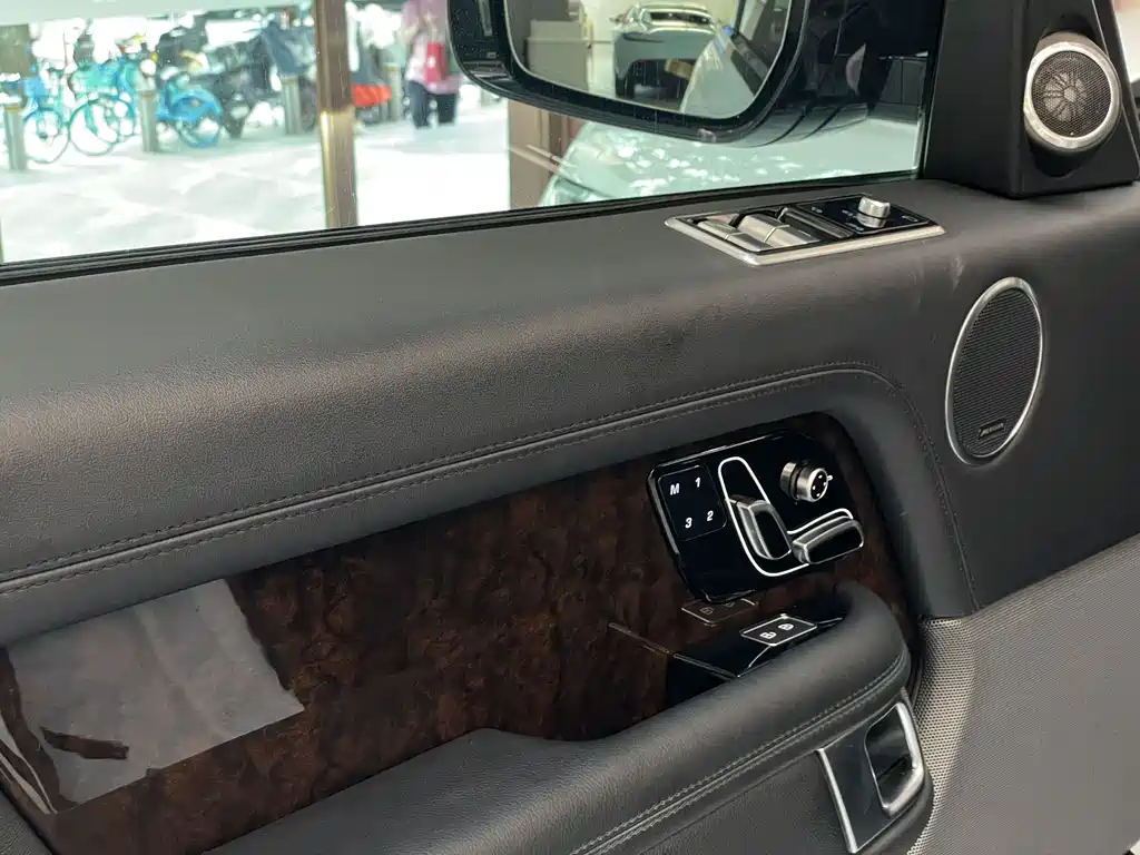 Land Rover Range Rover 2021 — фото 20